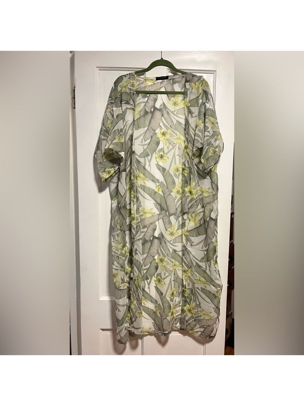 Banana Republic Sheer Kimono tropical Leaf Print
